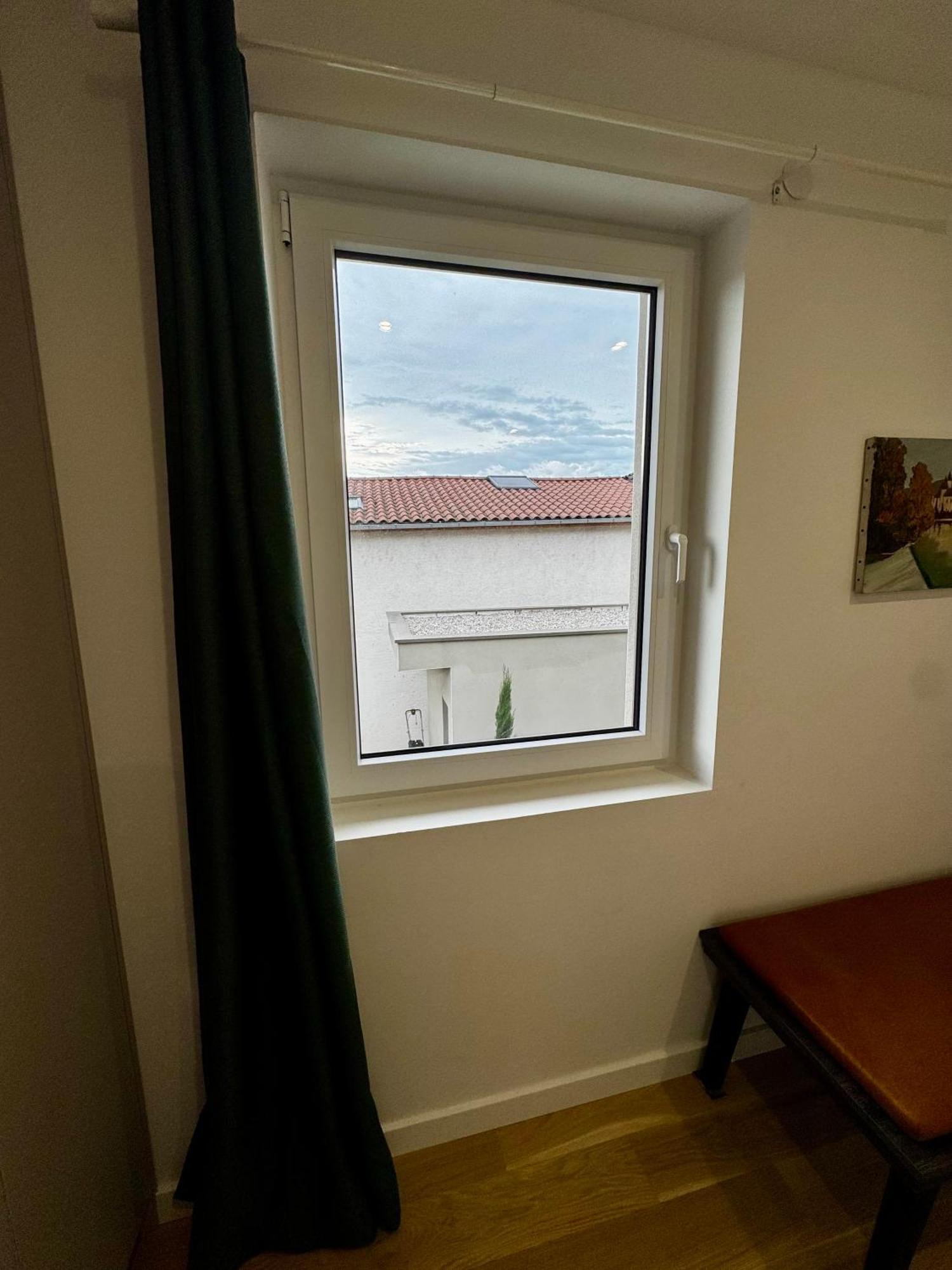 Chambre Privee Avec Salle De Bains Partagee-Le Sapin Genay  Extérieur photo